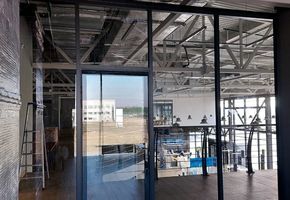 Изготовление стеклянной стационарной перегородки Nayada- Standart для ООО «Паритет Девелопмент»